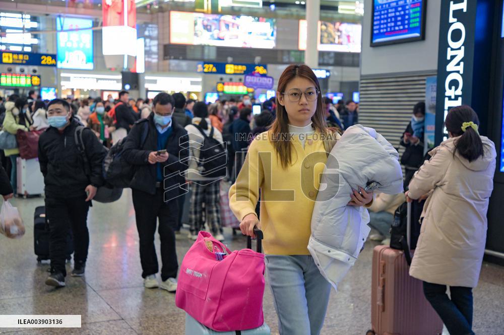 Spring Festival Travel Peak in Shanghai