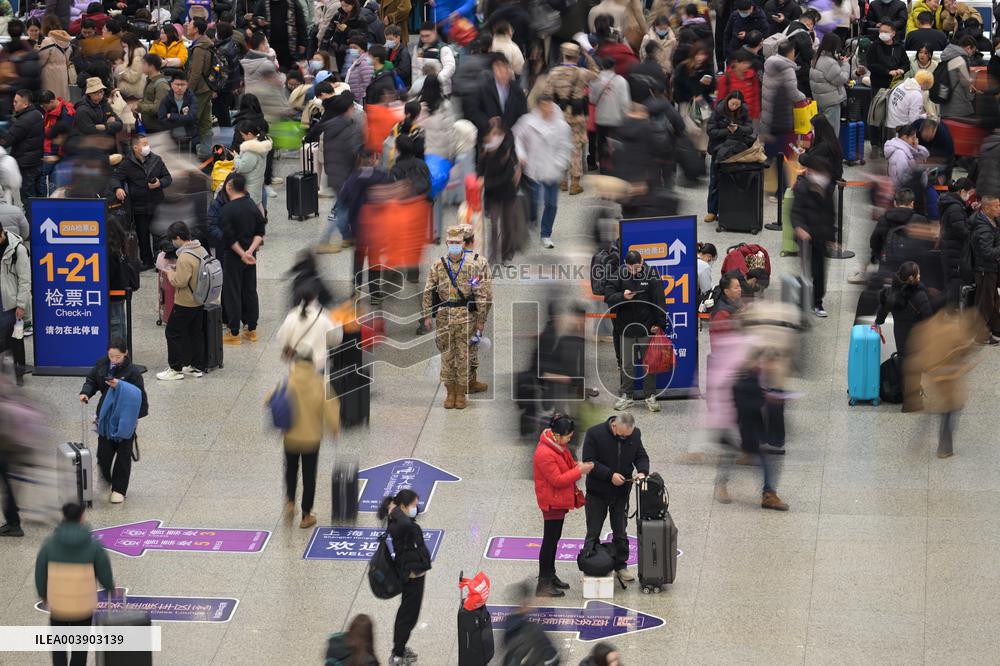 Spring Festival Travel Peak in Shanghai