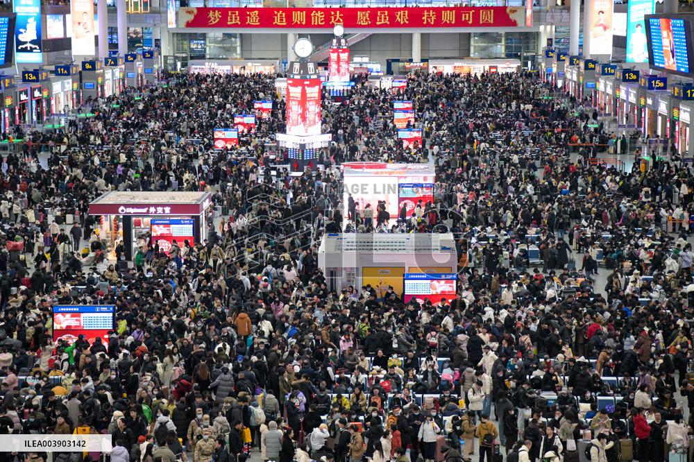 Spring Festival Travel Peak in Shanghai
