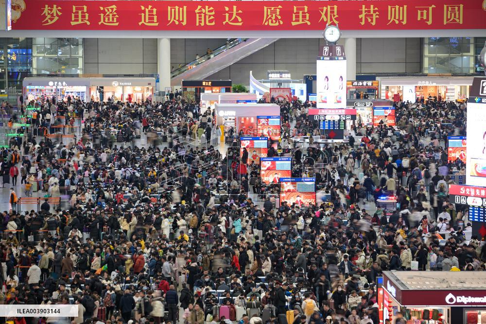 Spring Festival Travel Peak in Shanghai