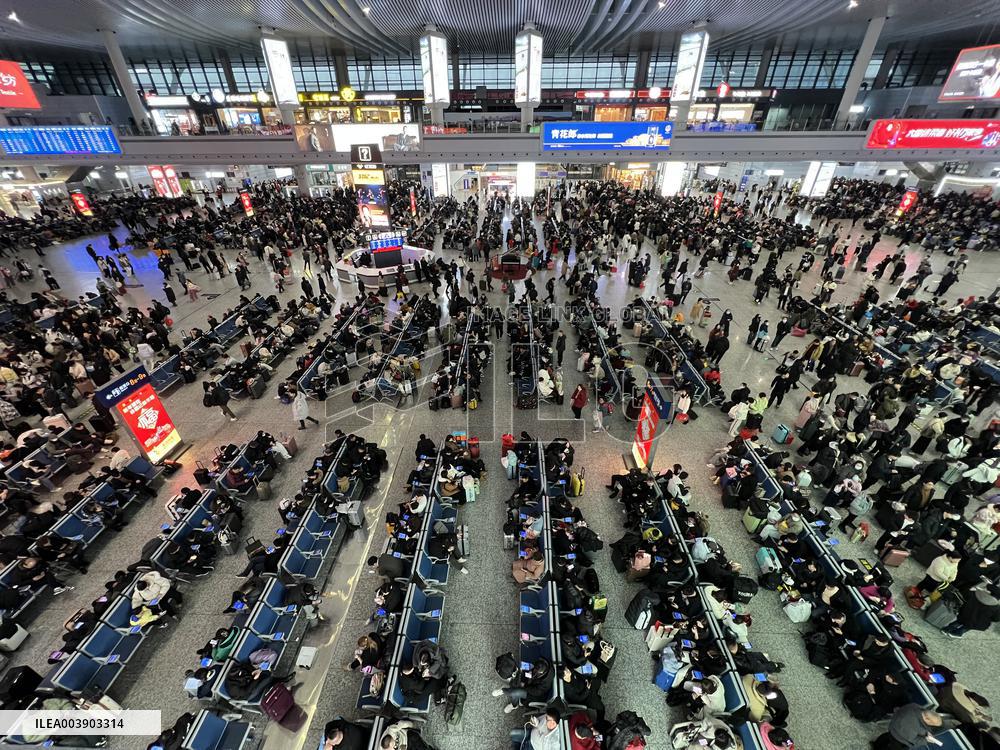 Spring Festival Travel Peak in Ningbo