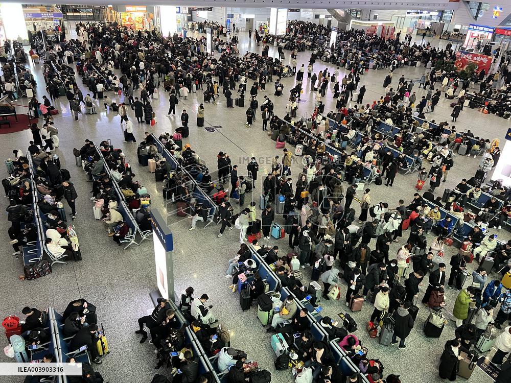 Spring Festival Travel Peak in Ningbo