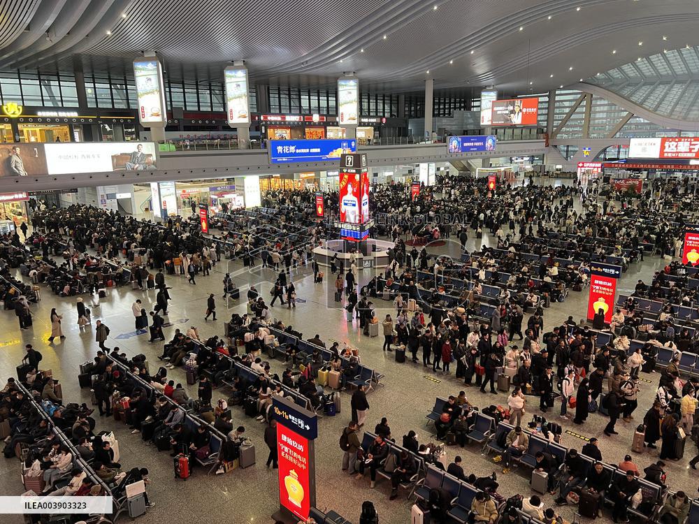 Spring Festival Travel Peak in Ningbo