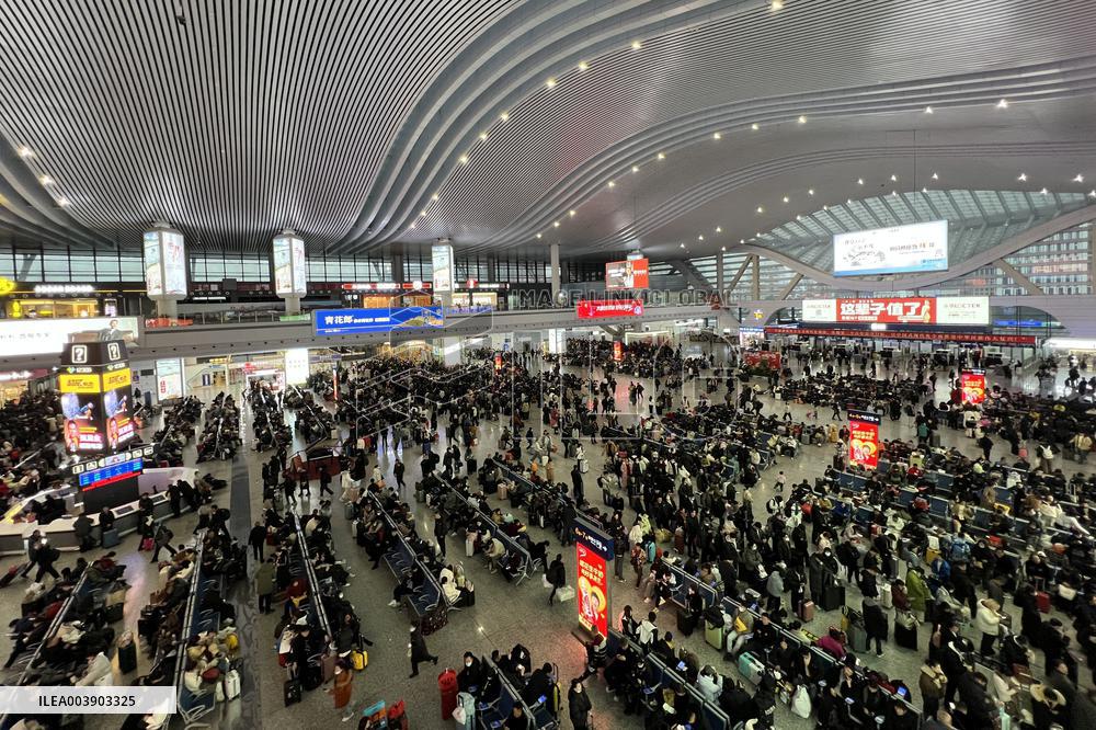 Spring Festival Travel Peak in Ningbo