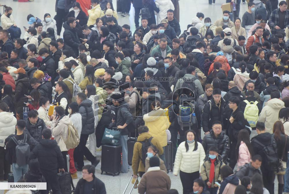 Spring Festival Railway Rush in Hangzhou
