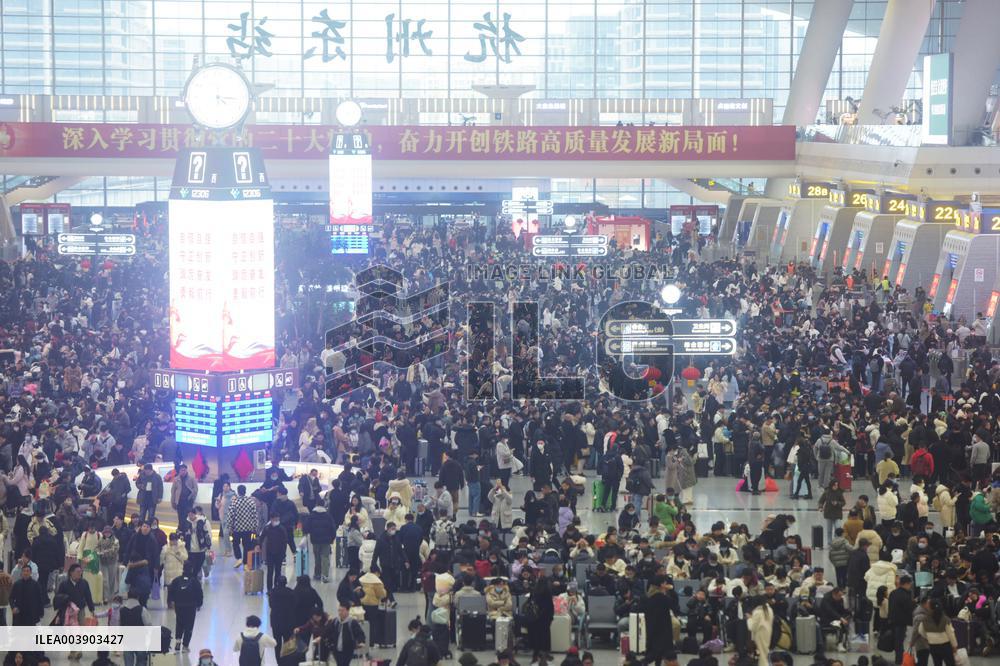 Spring Festival Railway Rush in Hangzhou