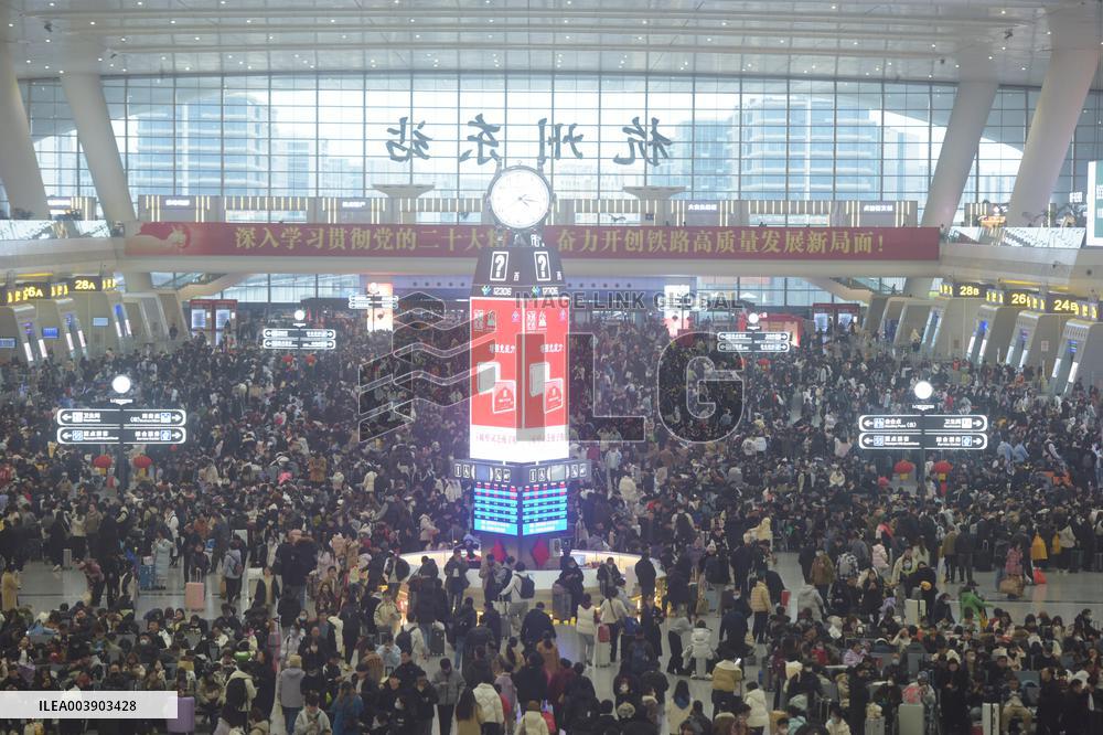 Spring Festival Railway Rush in Hangzhou