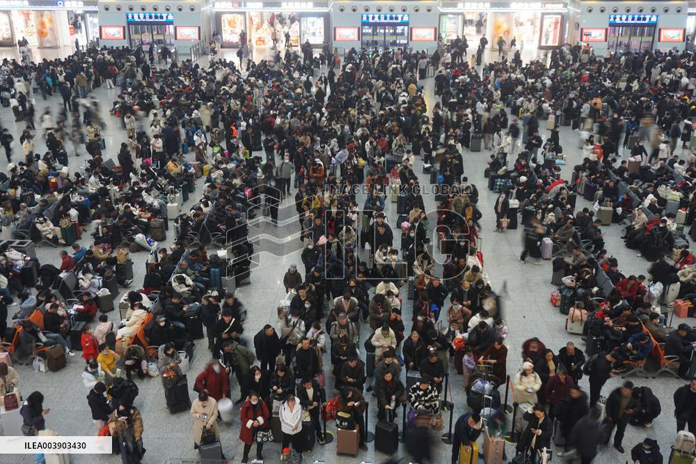 Spring Festival Railway Rush in Hangzhou