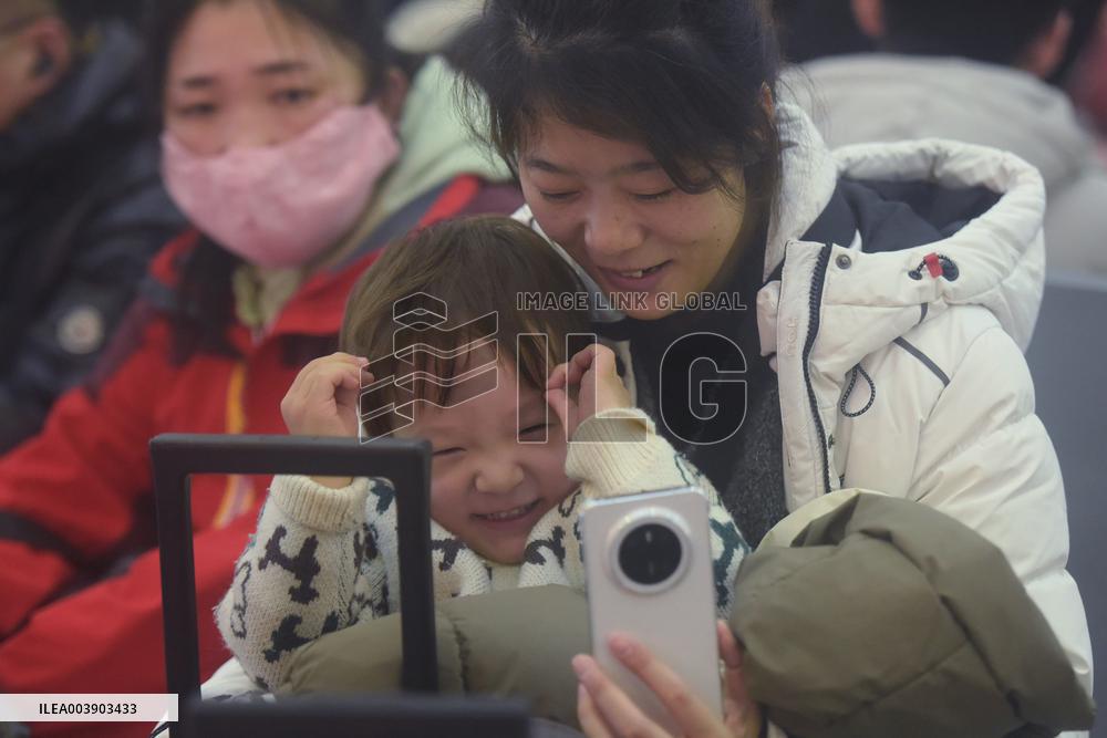 Spring Festival Railway Rush in Hangzhou