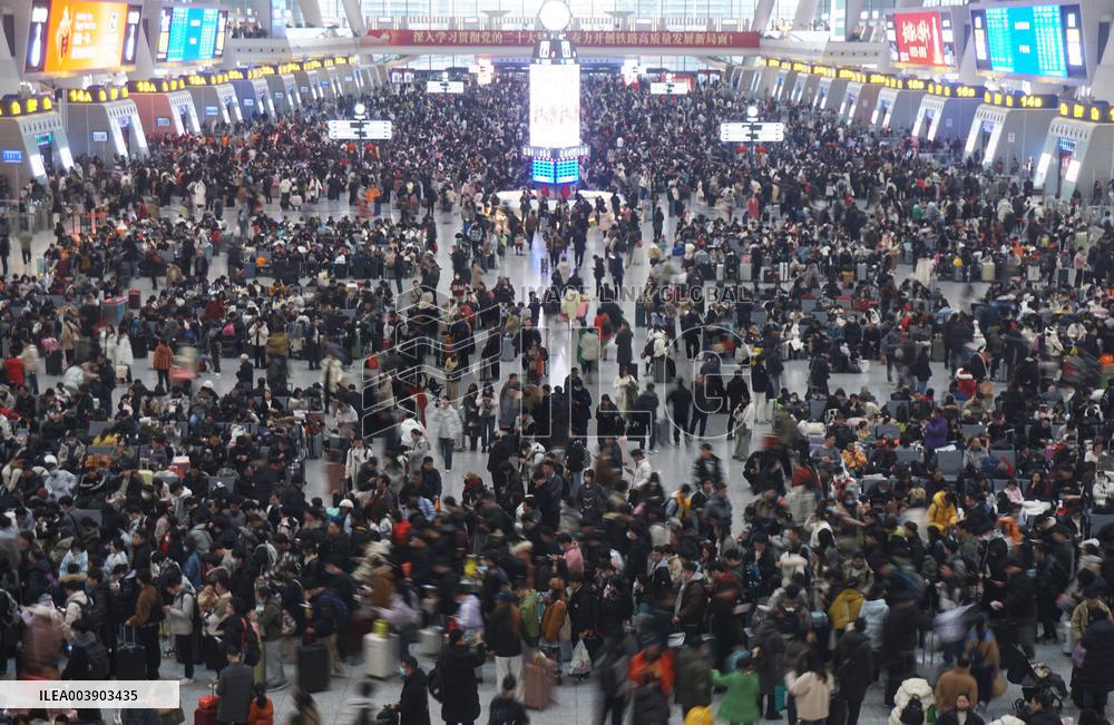 Spring Festival Railway Rush in Hangzhou