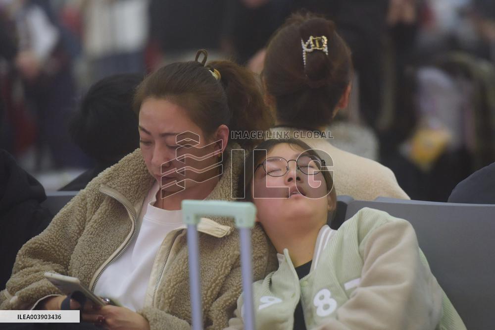 Spring Festival Railway Rush in Hangzhou