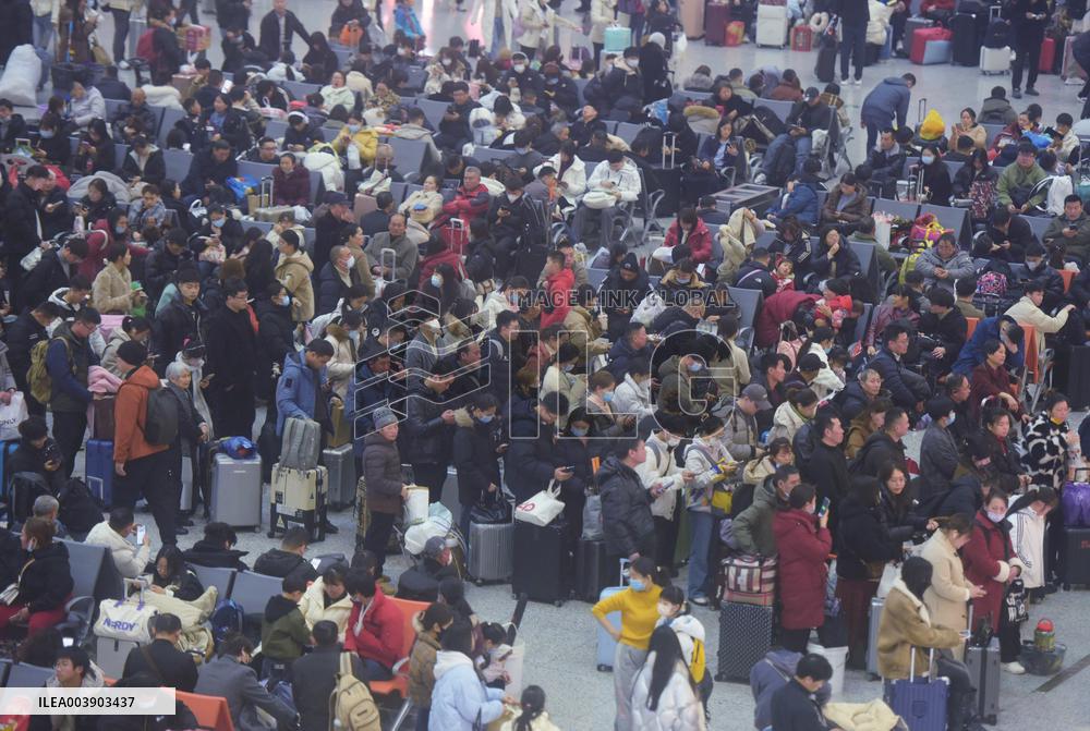 Spring Festival Railway Rush in Hangzhou
