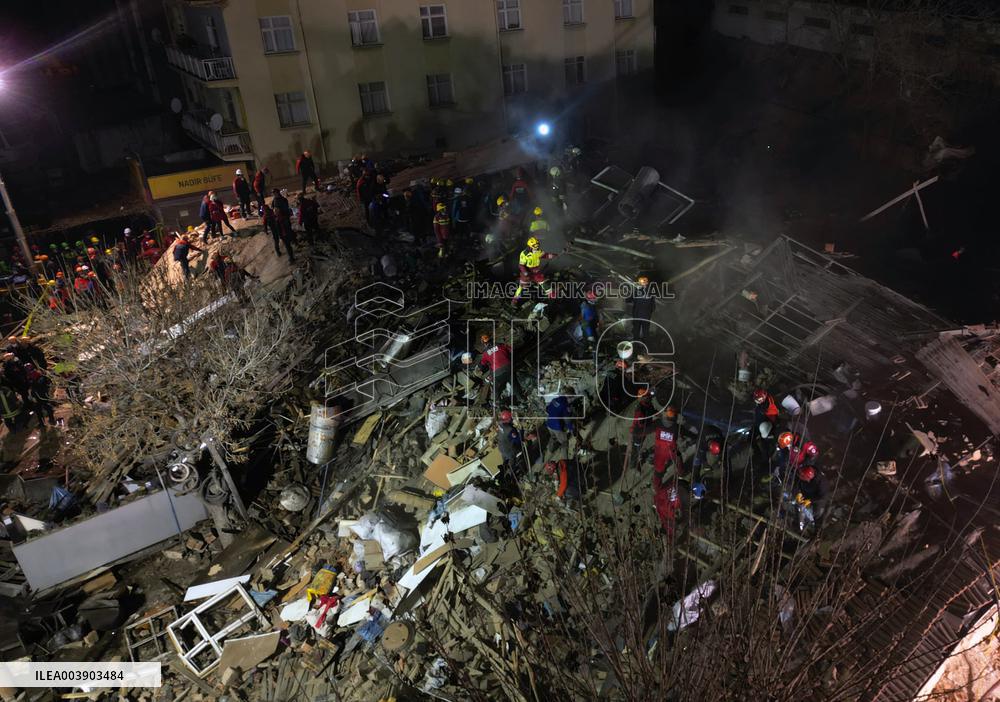 Collapsed Building Leaves 2 Dead - Turkey