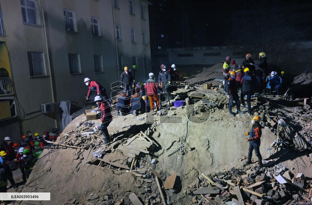 Collapsed Building Leaves 2 Dead - Turkey