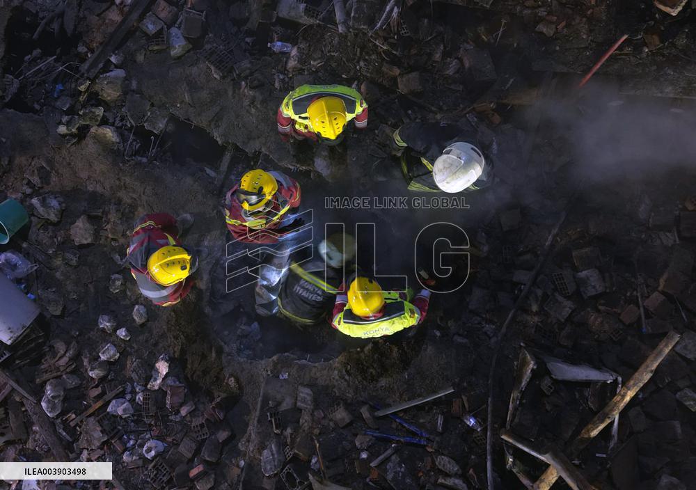 Collapsed Building Leaves 2 Dead - Turkey