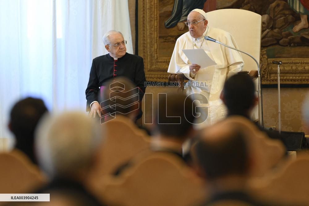 Pope Francis receives Rectors of Major Seminaries of France - Vatican