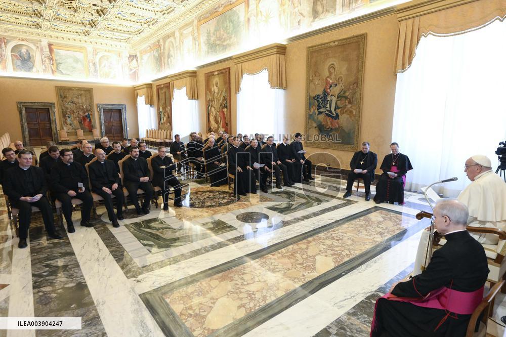 Pope Francis receives Rectors of Major Seminaries of France - Vatican