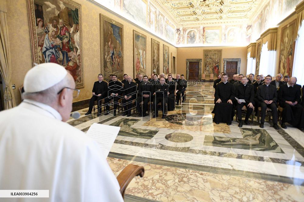 Pope Francis receives Rectors of Major Seminaries of France - Vatican