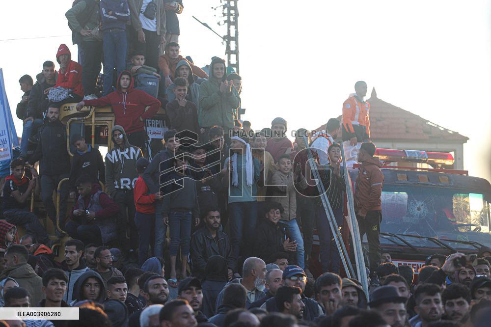 Displace Palestinians Waiting To Be Allowed To Return To Their Homes