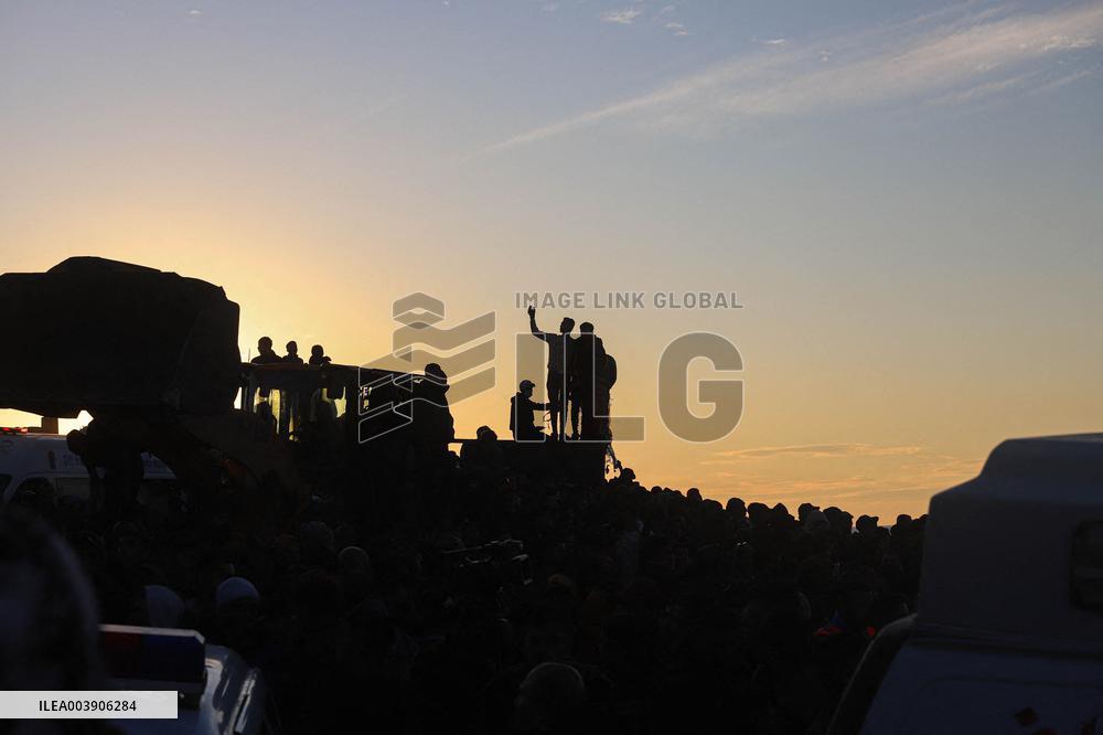 Displace Palestinians Waiting To Be Allowed To Return To Their Homes