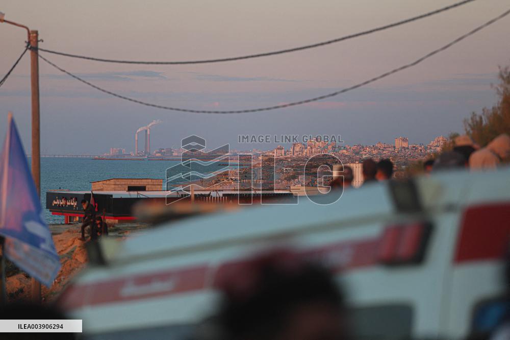 Displace Palestinians Waiting To Be Allowed To Return To Their Homes