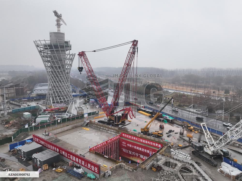 Longwan Yangtze River Tunnel Connected in Wuhu
