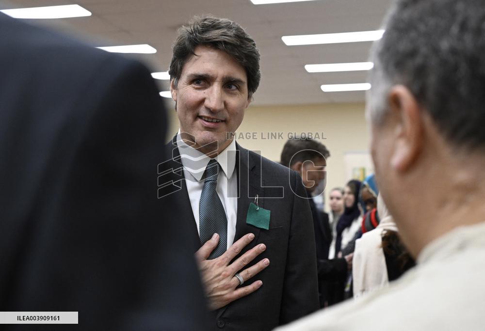 Justin Trudeau meets with the families of the victims of the Quebec City mosque attack