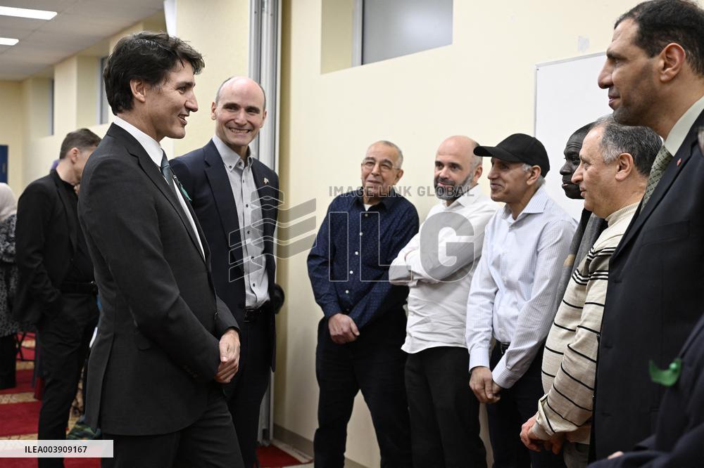 Justin Trudeau meets with the families of the victims of the Quebec City mosque attack