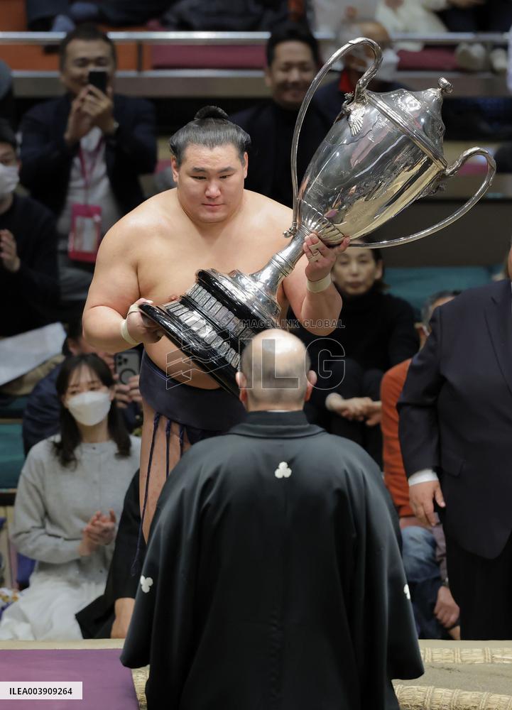 Sumo: New Year Grand Sumo Tournament