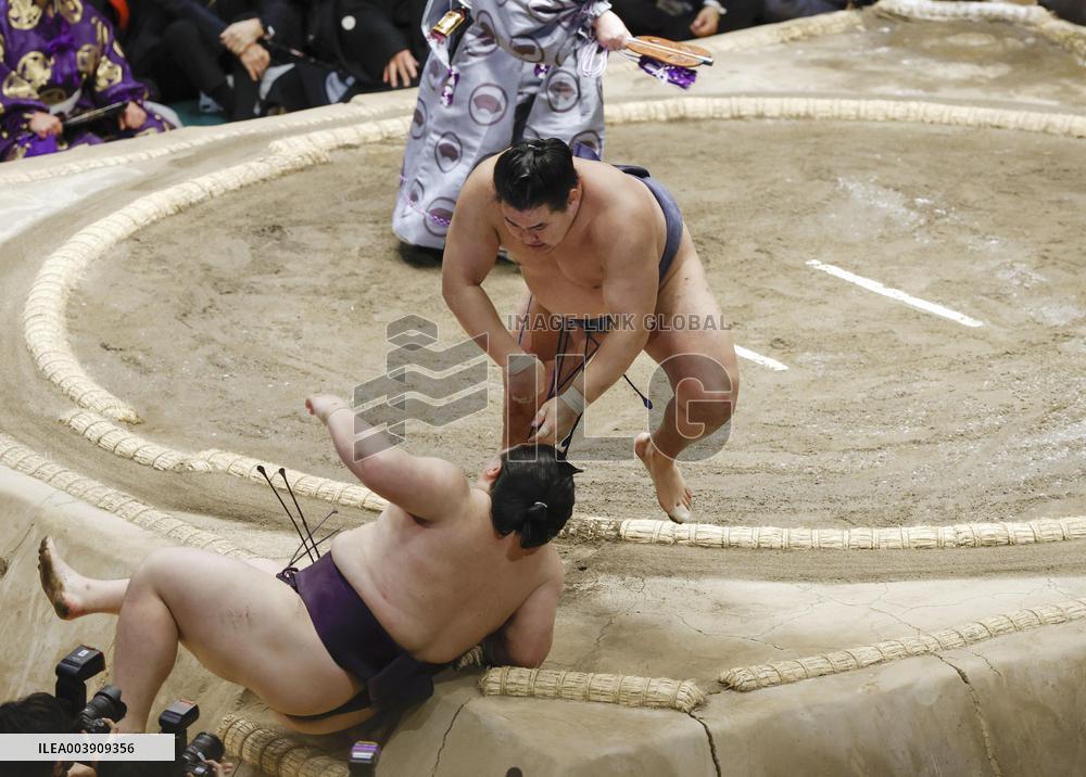 Sumo: New Year Grand Sumo Tournament