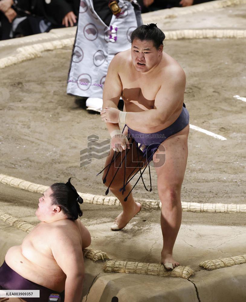 Sumo: New Year Grand Sumo Tournament