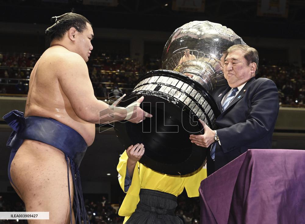 Sumo: New Year Grand Sumo Tournament