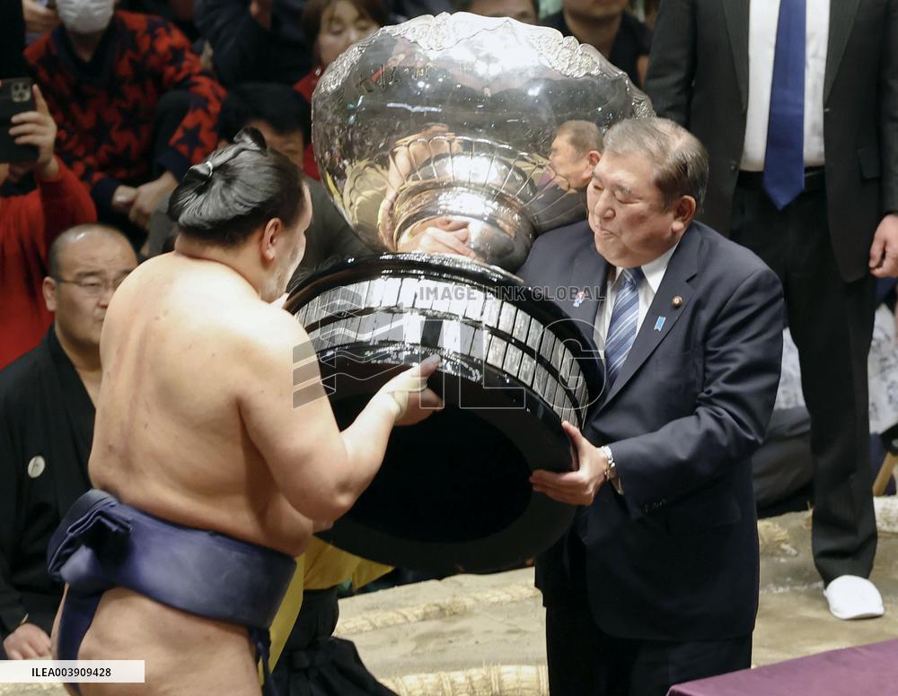 Sumo: New Year Grand Sumo Tournament