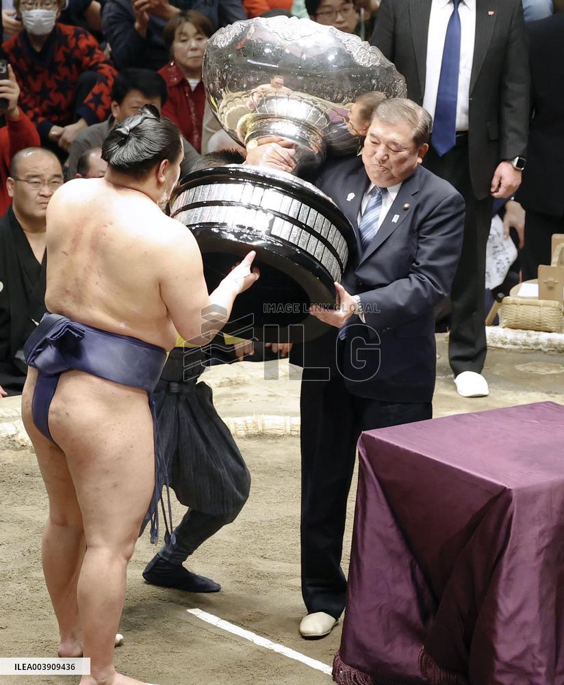 Sumo: New Year Grand Sumo Tournament