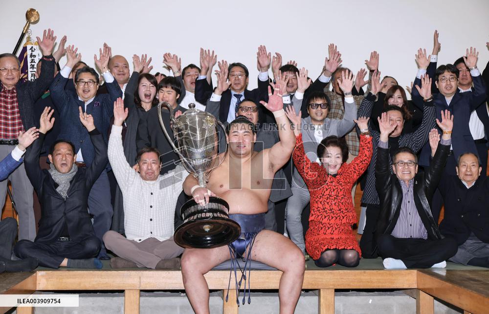 Sumo: New Year Grand Sumo Tournament
