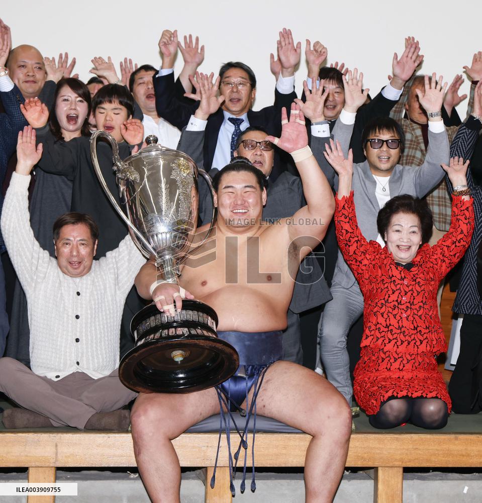Sumo: New Year Grand Sumo Tournament