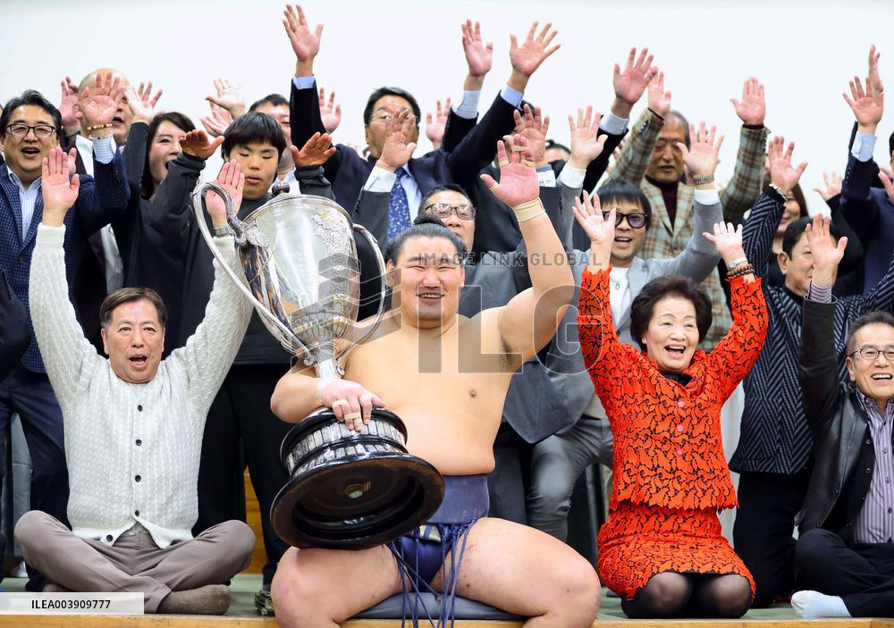 Sumo: New Year Grand Sumo Tournament