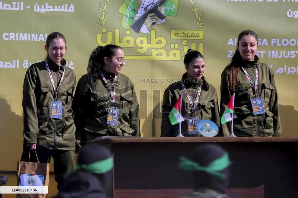 Hamas Fighters Escort Four Israeli Hostages - Gaza