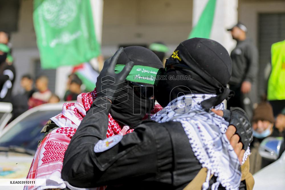 Hamas Fighters Escort Four Israeli Hostages - Gaza
