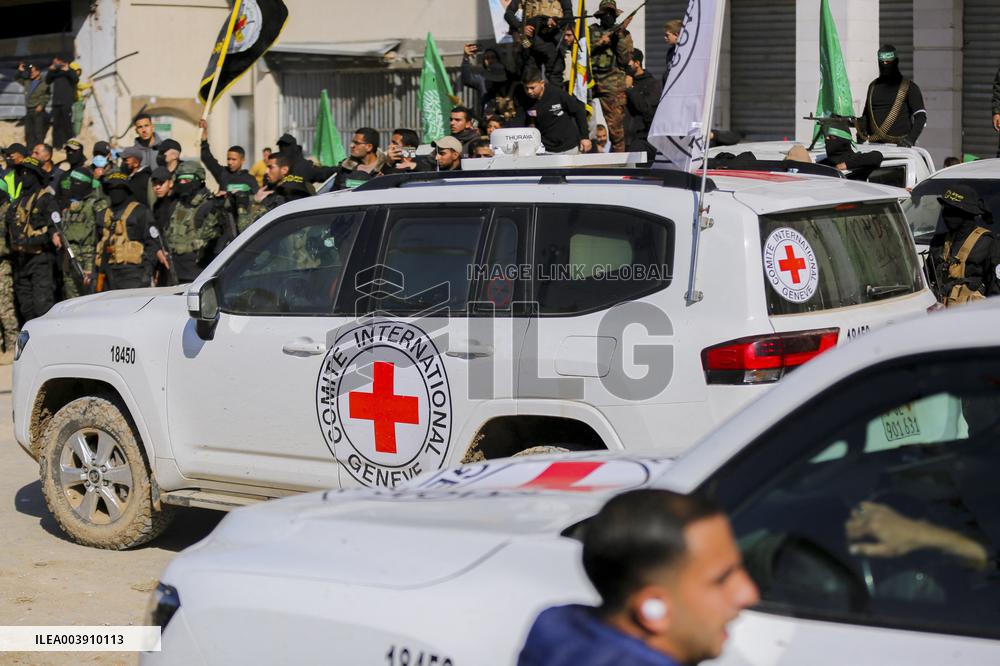 Hamas Fighters Escort Four Israeli Hostages - Gaza