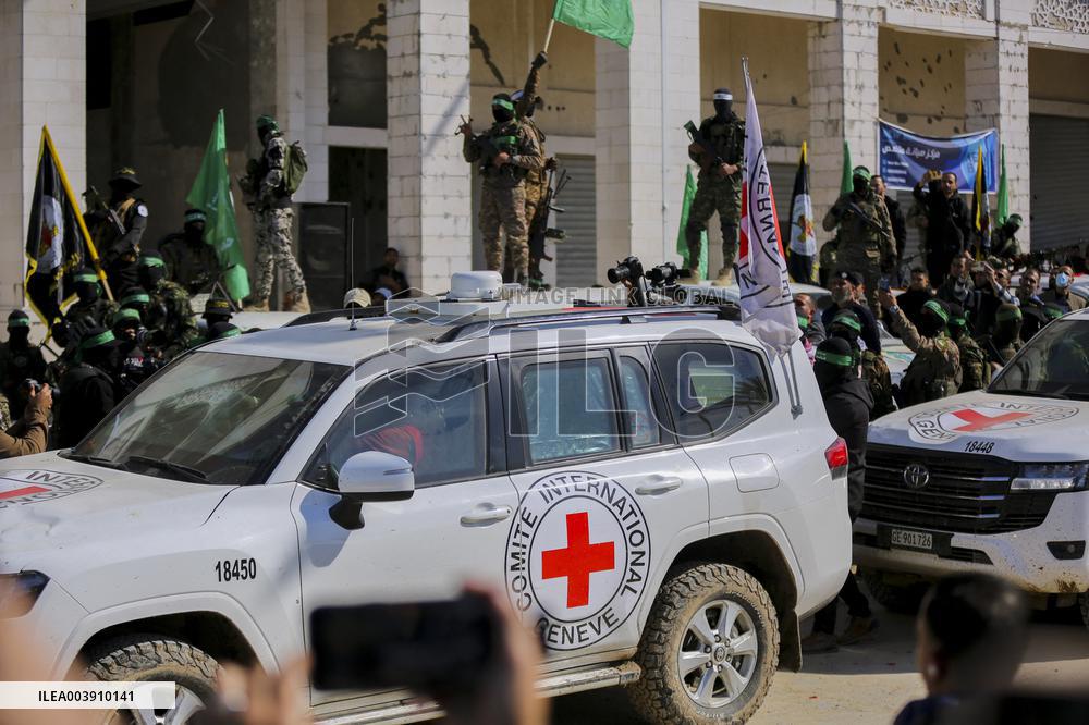 Hamas Fighters Escort Four Israeli Hostages - Gaza