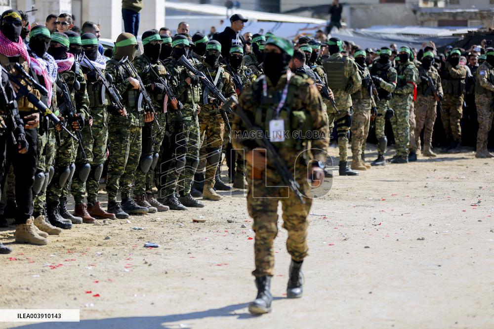 Hamas Fighters Escort Four Israeli Hostages - Gaza