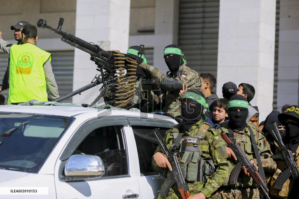 Hamas Fighters Escort Four Israeli Hostages - Gaza
