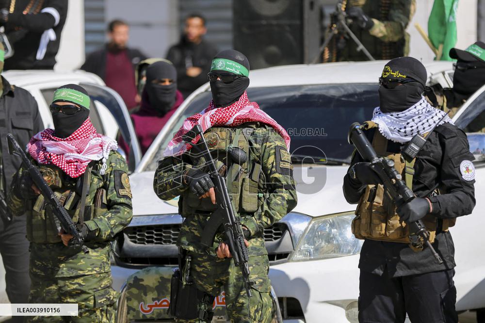 Hamas Fighters Escort Four Israeli Hostages - Gaza