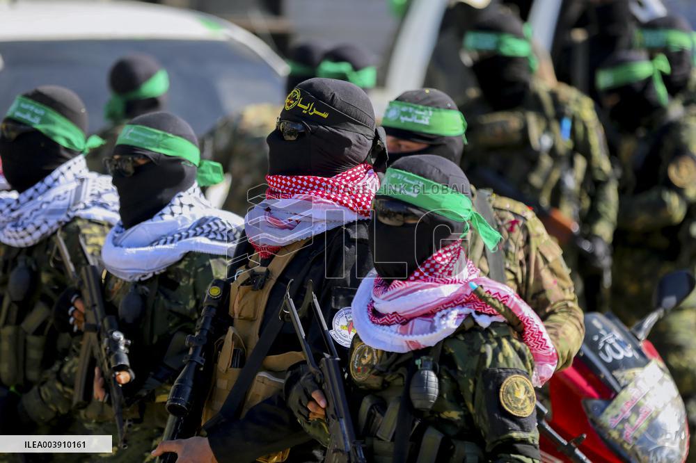 Hamas Fighters Escort Four Israeli Hostages - Gaza