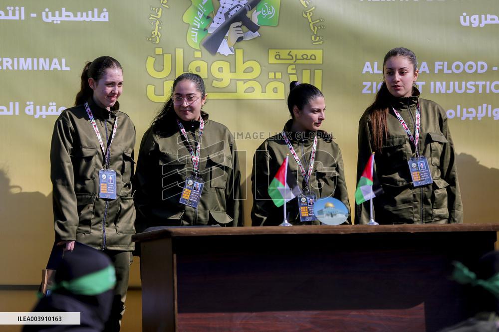 Hamas Fighters Escort Four Israeli Hostages - Gaza