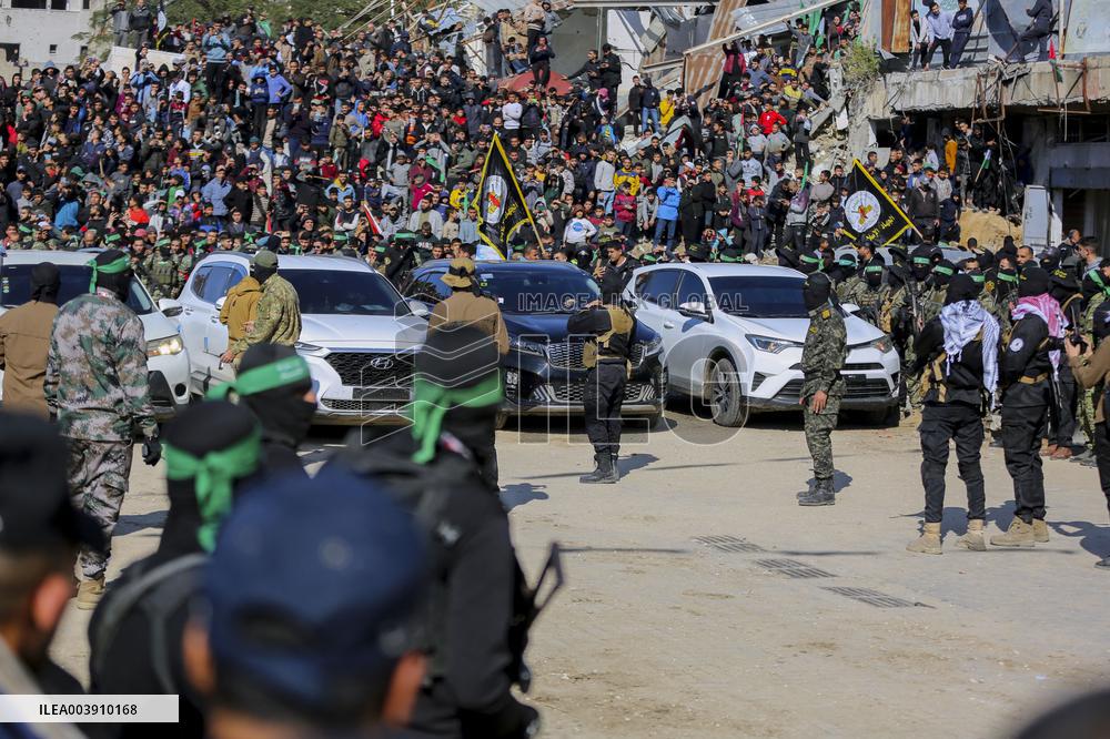 Hamas Fighters Escort Four Israeli Hostages - Gaza
