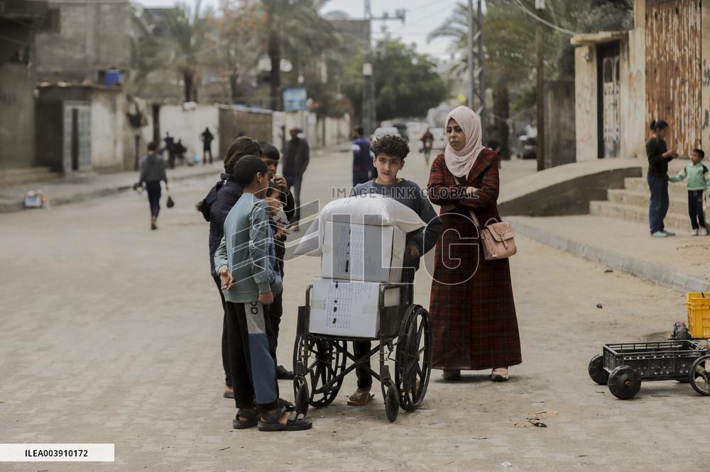Distribution Of Humanitarian Aid In Gaza