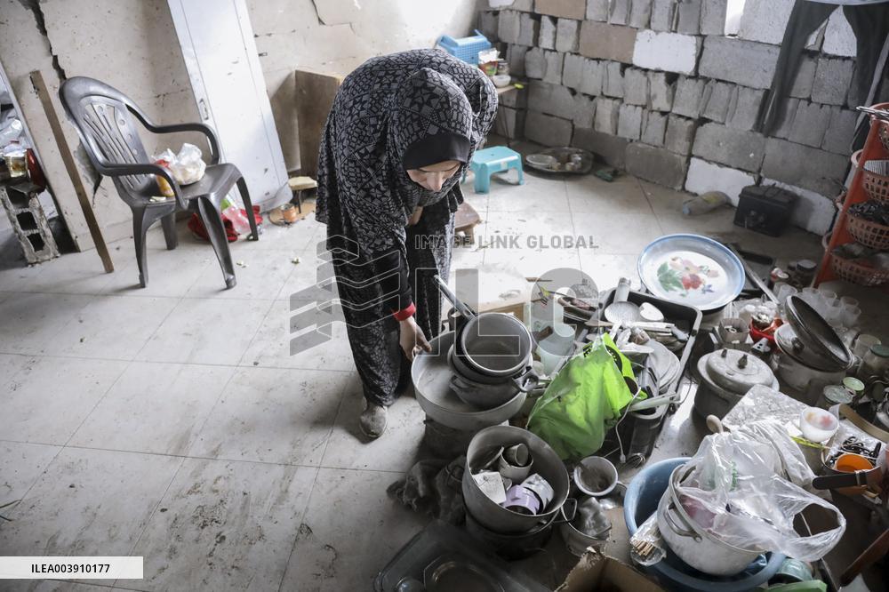 Displaced Palestinians Begin To Return To Gaza