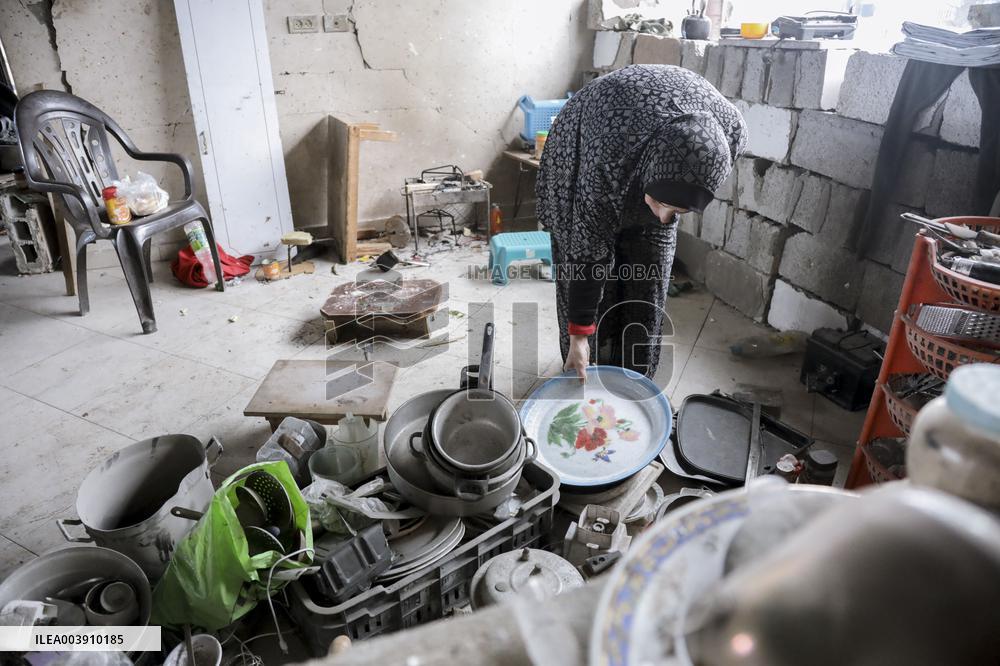 Displaced Palestinians Begin To Return To Gaza